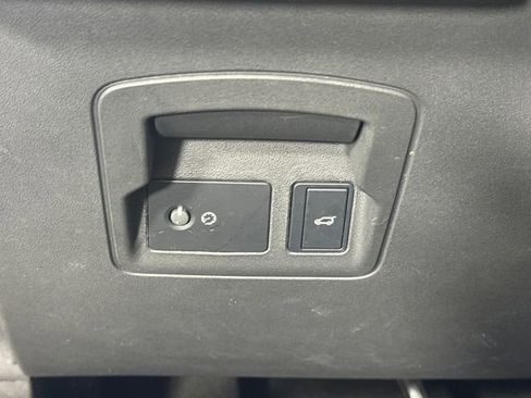 Used 2022 Land Rover Range Rover Velar R-Dynamic S image 19