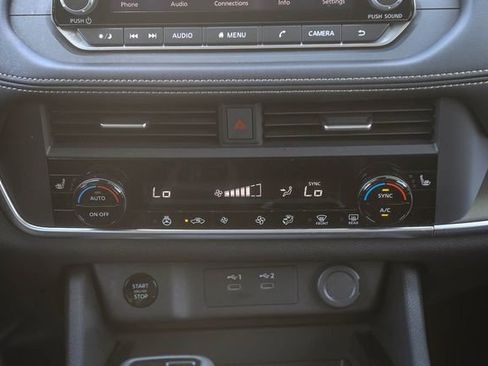 Used 2024 Nissan Rogue SV w/ SV Premium Package FWD image 15