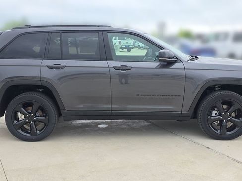 New 2025 Jeep Grand Cherokee Limited w/ Black Appearance Package AWD/4WD image 6
