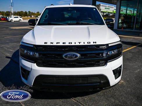 Used 2022 Ford Expedition Max Limited image 2