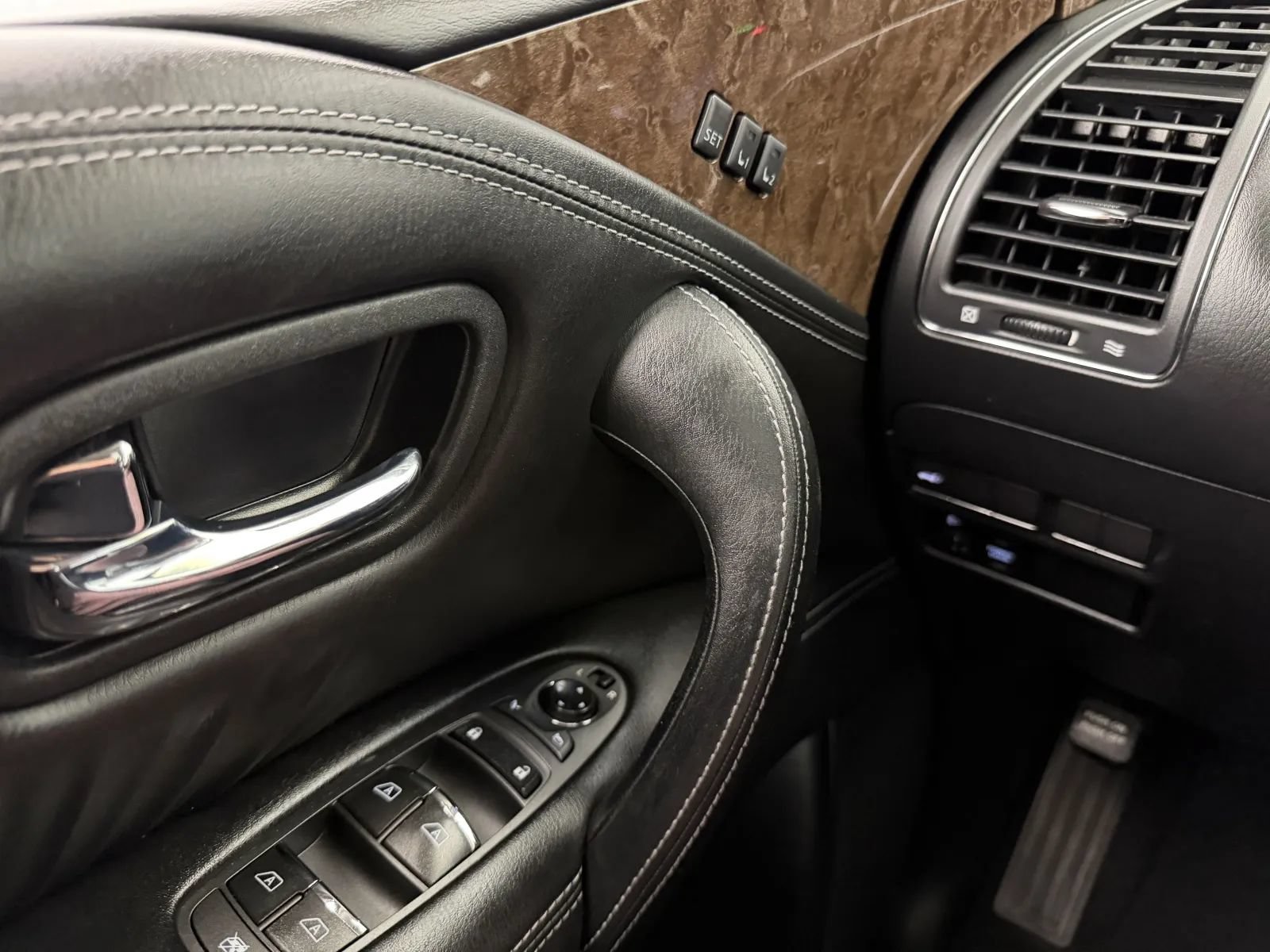 Used 2016 INFINITI QX80 2WD image 12