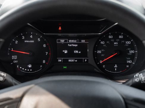Used 2021 Chevrolet TrailBlazer LT FWD image 23