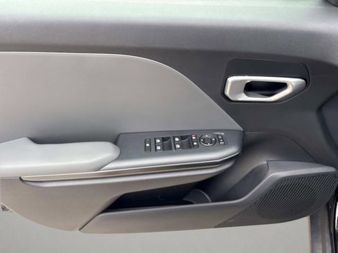 New 2025 Kia K4 LXS image 18