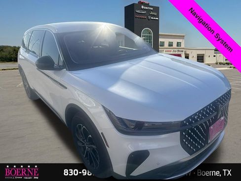 Used 2026 Lincoln Nautilus Premier AWD/4WD image 8