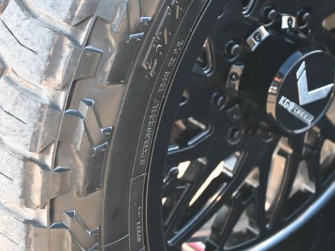 Used 2024 GMC Sierra 2500 AT4 w/ AT4 Premium Plus Package image 16