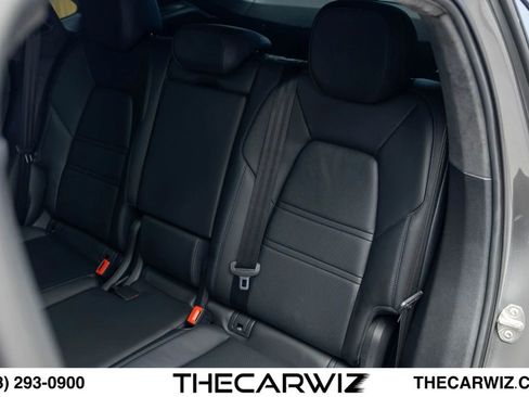 Used 2023 Porsche Cayenne Turbo AWD/4WD image 71