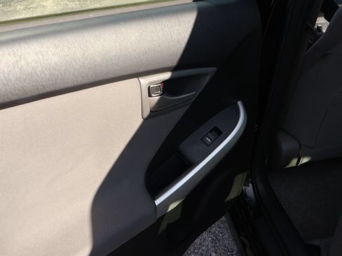 Used 2013 Toyota Prius Three w/ Solar Roof Pkg FWD image 9