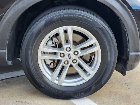 Used 2022 Ford Explorer XLT image 10