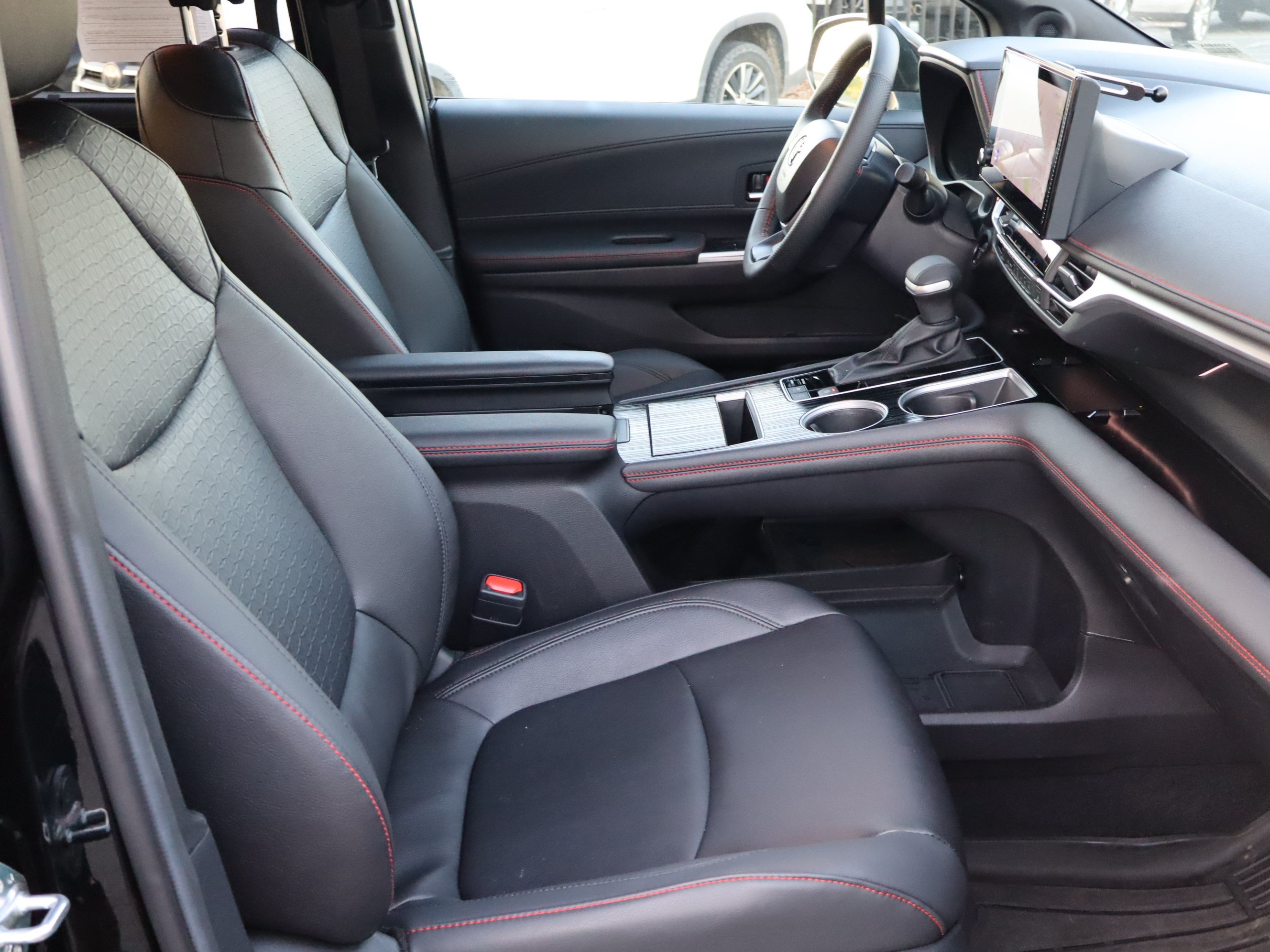 Used 2026 Toyota Sienna XSE FWD image 37