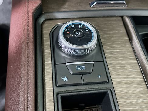 Used 2024 Ford Expedition Max Limited image 25