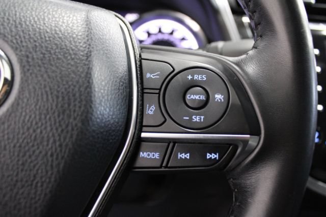 Used 2019 Toyota Camry XLE FWD image 18