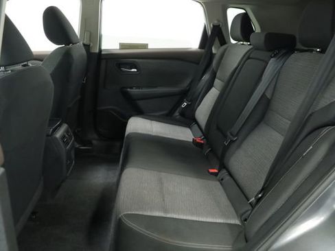 Used 2023 Nissan Rogue SV image 29