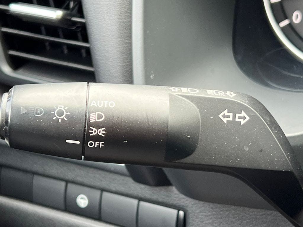 Used 2023 Nissan Rogue SV AWD/4WD image 18