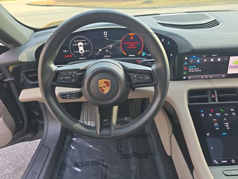 Used 2021 Porsche Taycan image 16