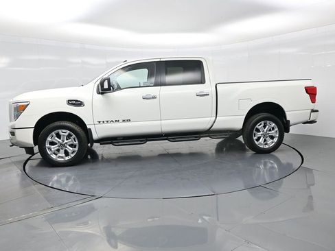 Used 2021 Nissan Titan SV w/ SV Convenience Package image 10