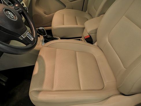 Used 2016 Volkswagen Tiguan S FWD image 12