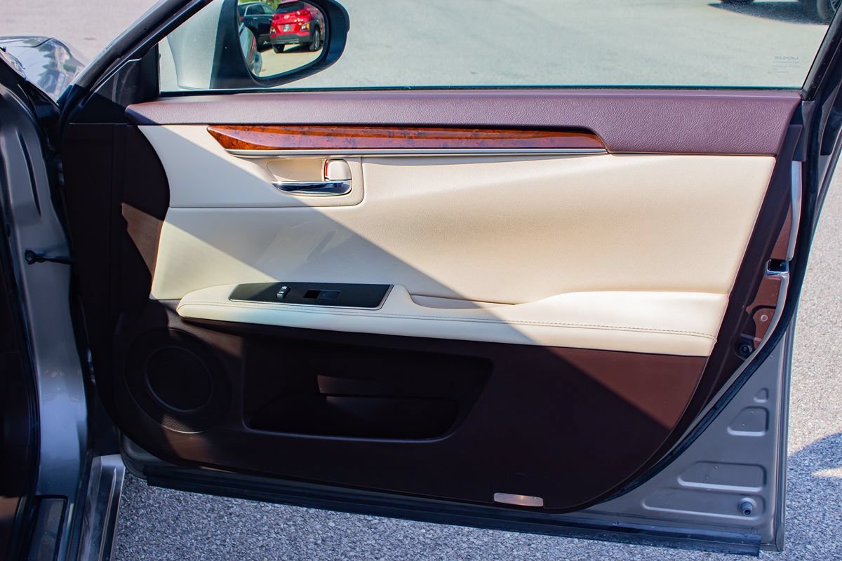 Used 2018 Lexus ES 350 w/ Luxury Package w/ Premier Package FWD image 21