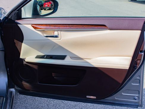 Used 2018 Lexus ES 350 w/ Premier Package FWD image 21