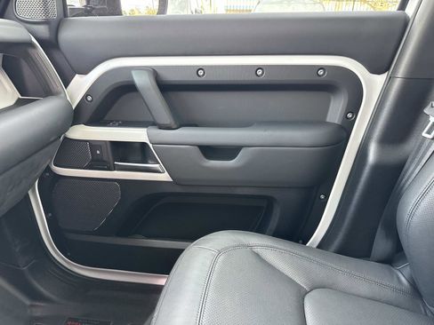 Used 2024 Land Rover Defender 110 S image 23