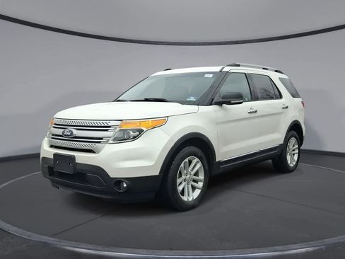 Used 2015 Ford Explorer XLT w/ Equipment Group 202A image 1