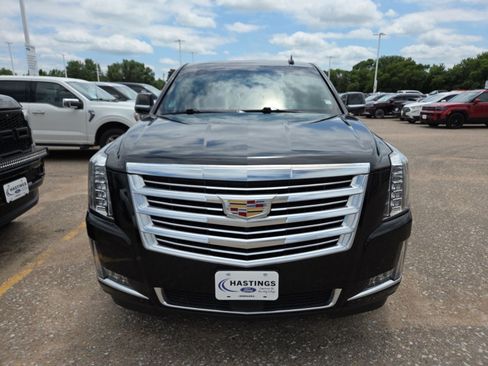 Used 2017 Cadillac Escalade Platinum AWD/4WD image 12