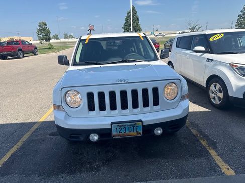 Used 2016 Jeep Patriot Sport w/ Power Value Group AWD/4WD image 2