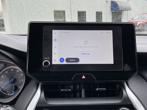 Used 2024 Toyota Venza LE image 21