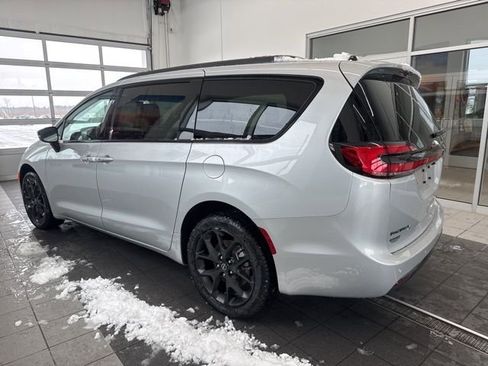 New 2026 Chrysler Pacifica Limited w/ S Appearance Package AWD/4WD image 3