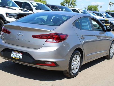 Used 2020 Hyundai Elantra SE w/ Cargo Package (C1) FWD image 5