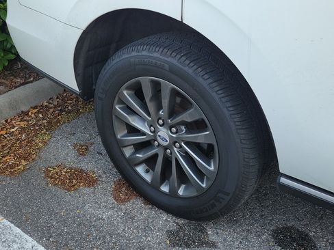 Used 2020 Ford Expedition Limited w/ Equipment Group 301A image 14