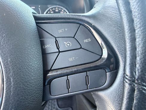 Used 2020 Jeep Renegade Altitude FWD image 16