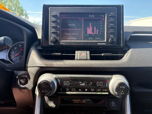 Used 2021 Toyota RAV4 XLE AWD/4WD image 8