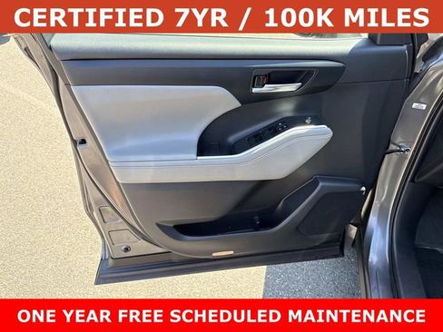 Used 2022 Toyota Highlander XLE AWD/4WD image 13