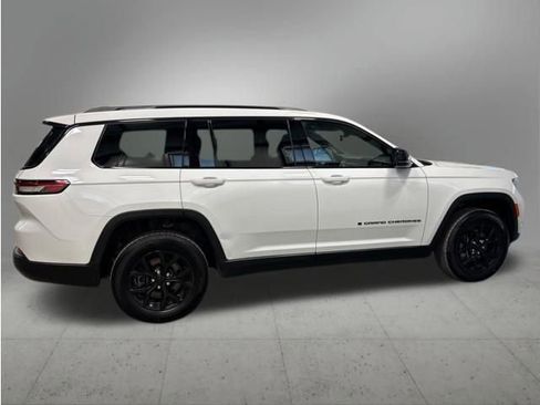 Used 2024 Jeep Grand Cherokee L Altitude AWD/4WD image 6