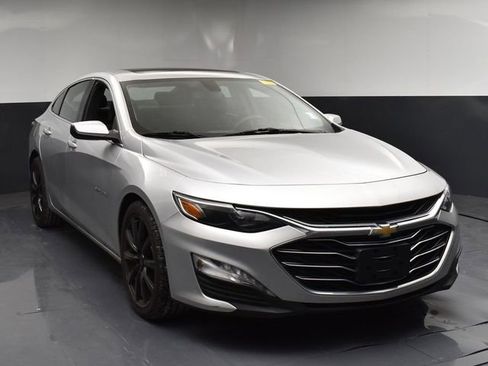 Used 2022 Chevrolet Malibu LT image 2