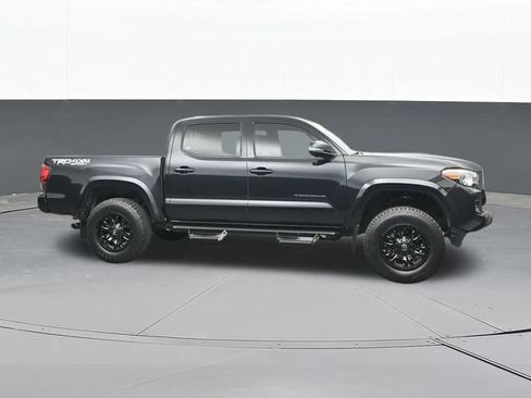 Used 2019 Toyota Tacoma TRD Sport w/ Technology Package AWD/4WD image 17
