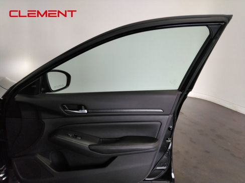 Used 2025 Nissan Altima 2.5 SV image 36