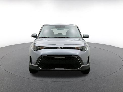 Used 2025 Kia Soul LX w/ LX Technology Package FWD image 2