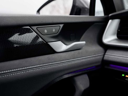 New 2026 Volkswagen Tiguan SE image 15