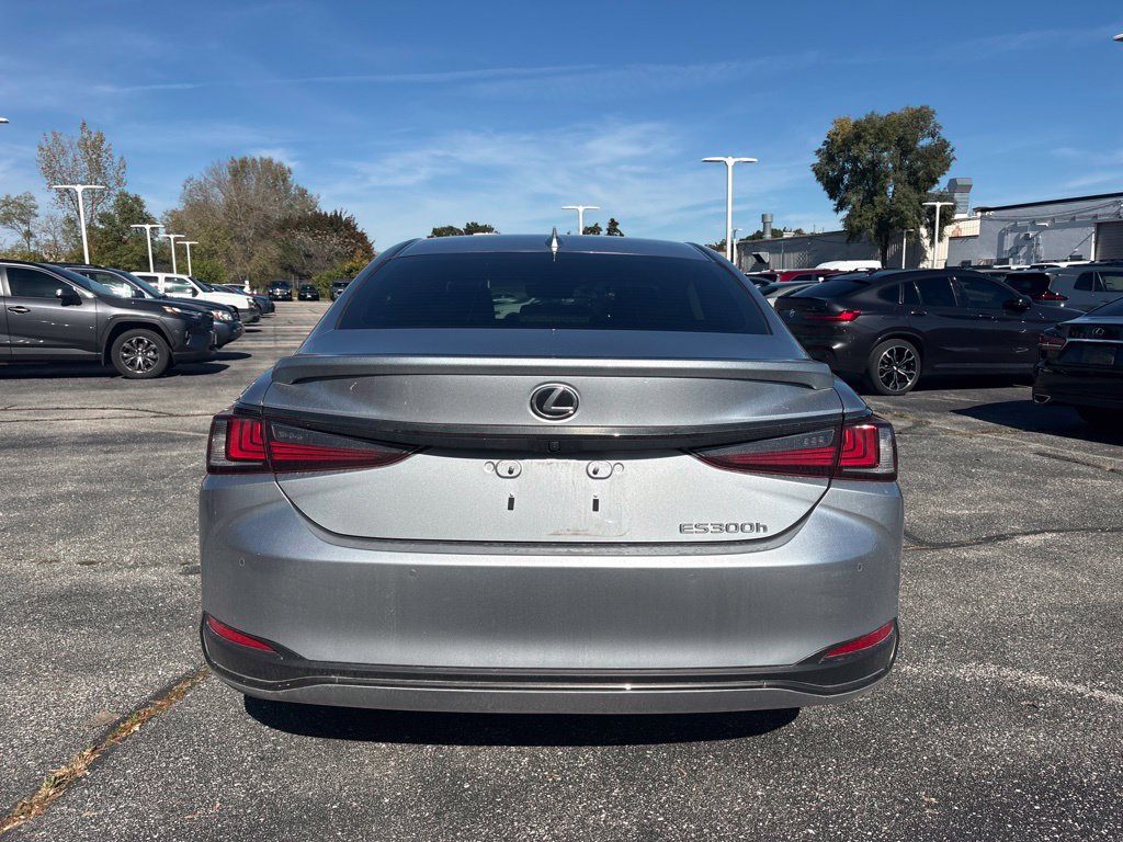 Used 2025 Lexus ES 300h F Sport FWD image 4