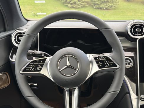 Used 2026 Mercedes-Benz GLC 300 4MATIC image 13