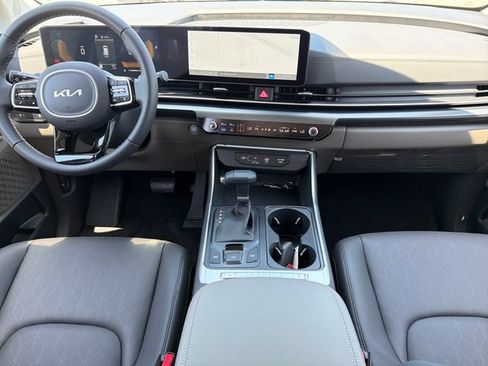 New 2026 Kia Carnival FWD image 9