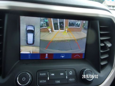Used 2018 GMC Acadia Denali w/ Technology Package FWD image 24