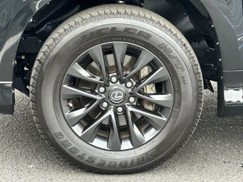 Used 2023 Lexus GX 460 Premium w/ Premium Package image 33