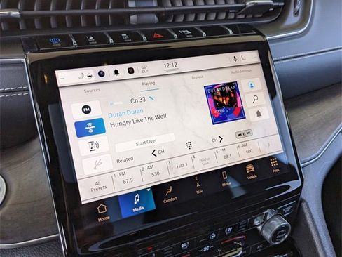 Used 2022 Jeep Grand Cherokee Overland w/ Luxury Tech Group IV image 15