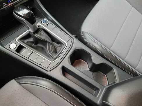 Used 2025 Volkswagen Jetta SE FWD image 26