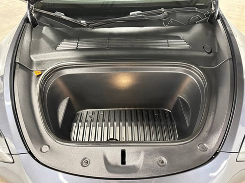 Used 2022 Tesla Model Y Long Range image 4