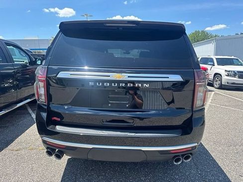 Used 2022 Chevrolet Suburban High Country w/ Premium Package 2 AWD/4WD image 6