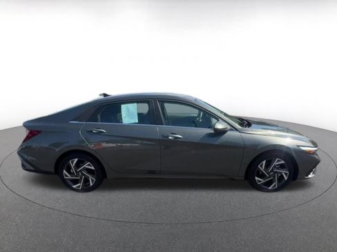 Used 2025 Hyundai Elantra SEL FWD image 16
