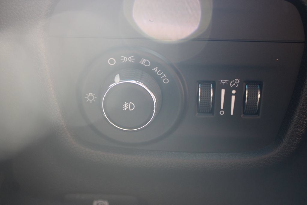 Used 2022 Jeep Grand Cherokee L Limited RWD image 46